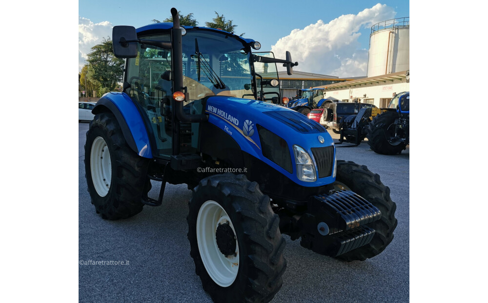 New Holland T4.105 Dual Command ze zsynchronizowanym WOM i osią przednią SuperSteer. - 5