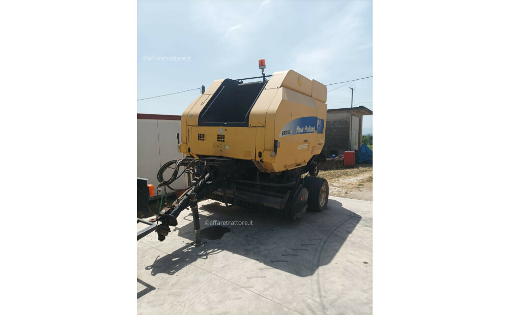 New Holland BR 750 A crop cutter Używane - 2