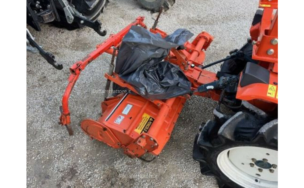 Kubota Bulltra B1 15 z kopaczką używana - 7