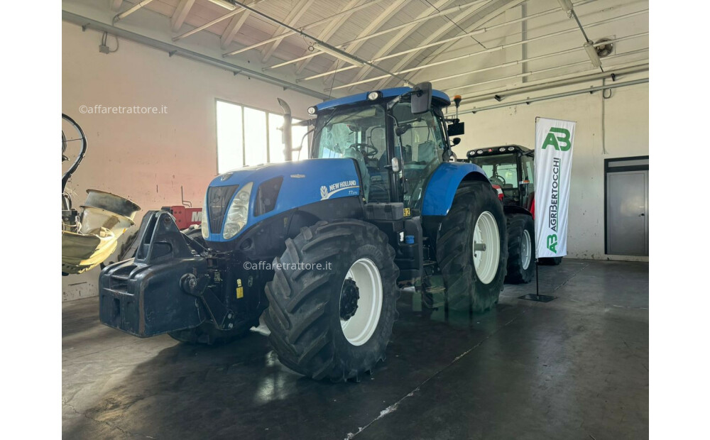 New Holland T7.270 AUTOCOMMAND Używany - 4