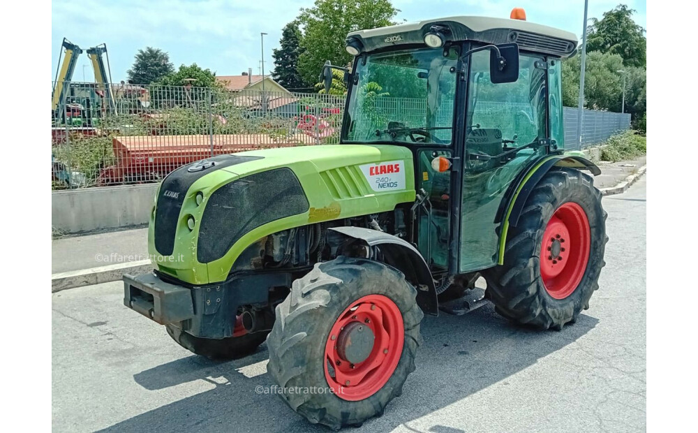 Claas NEXOS 240 F Używany - 1