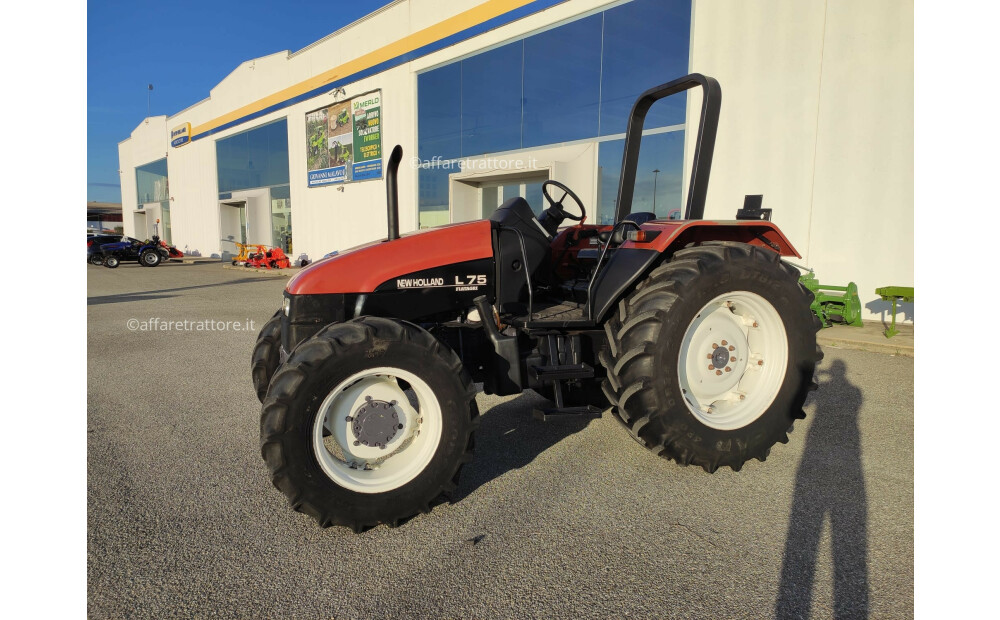 Trattore usato New Holland L 75 - 1