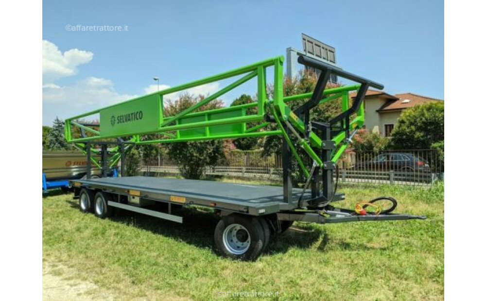 Selvatico 3 osie z hydrauliczną windą załadowczą Nowość - 4