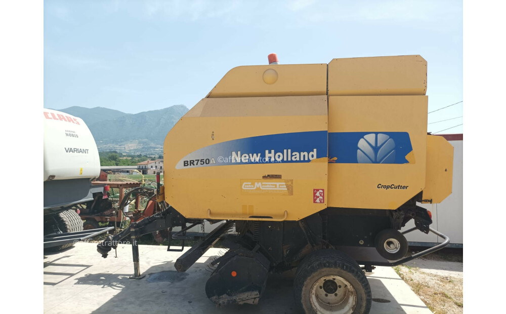 New Holland BR 750 A crop cutter Używane - 1