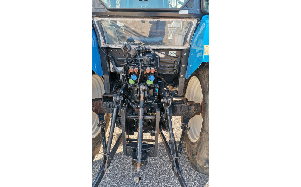 New Holland T4.105 Dual Command ze zsynchronizowanym WOM i osią przednią SuperSteer. - 11