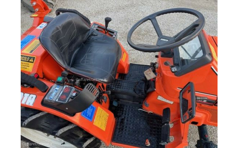 Kubota Bulltra B1 15 z kopaczką używana - 6