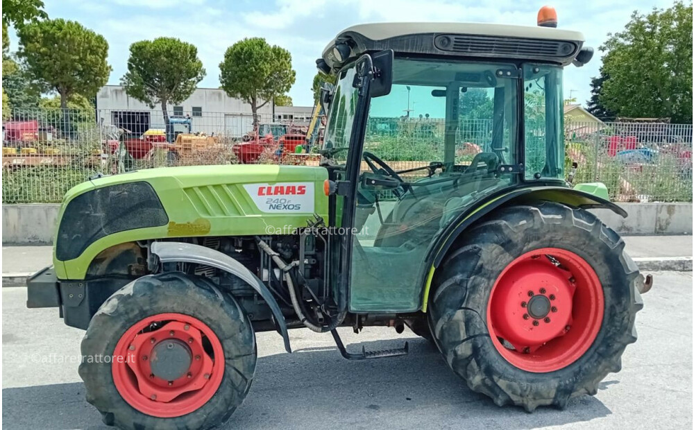 Claas NEXOS 240 F Używany - 3