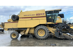 7214099 New Holland TF 44 Kombajn zbożowy używany